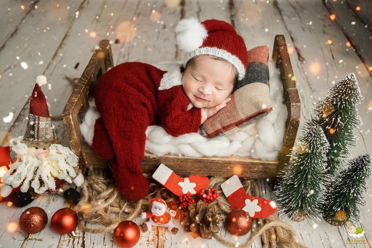 Newborn Giáng Sinh Bé Gái